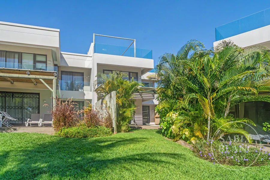 3-Bedroom Duplex – Direct Water Access